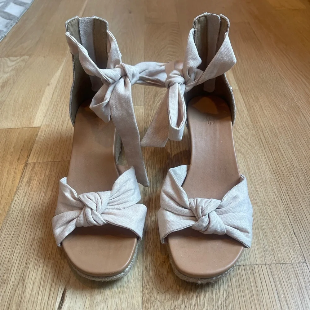 Ugg Wedge Espadrille - NWOT - Picture 3 of 8